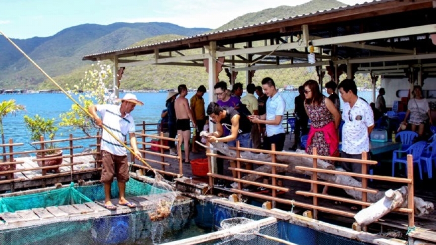 Xử lý vụ “chặt chém” du khách ở bè nổi đảo Trí Nguyên, Khánh Hòa